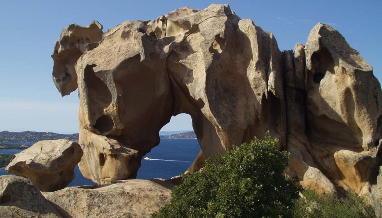 Gita in Sardegna: dalla mini crociera in traghetto alle bellezze da esplorare in camper