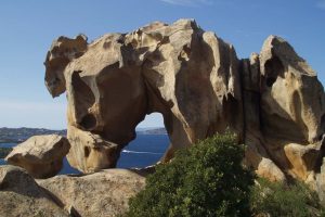 Gita in Sardegna: dalla mini crociera in traghetto alle bellezze da esplorare in camper
